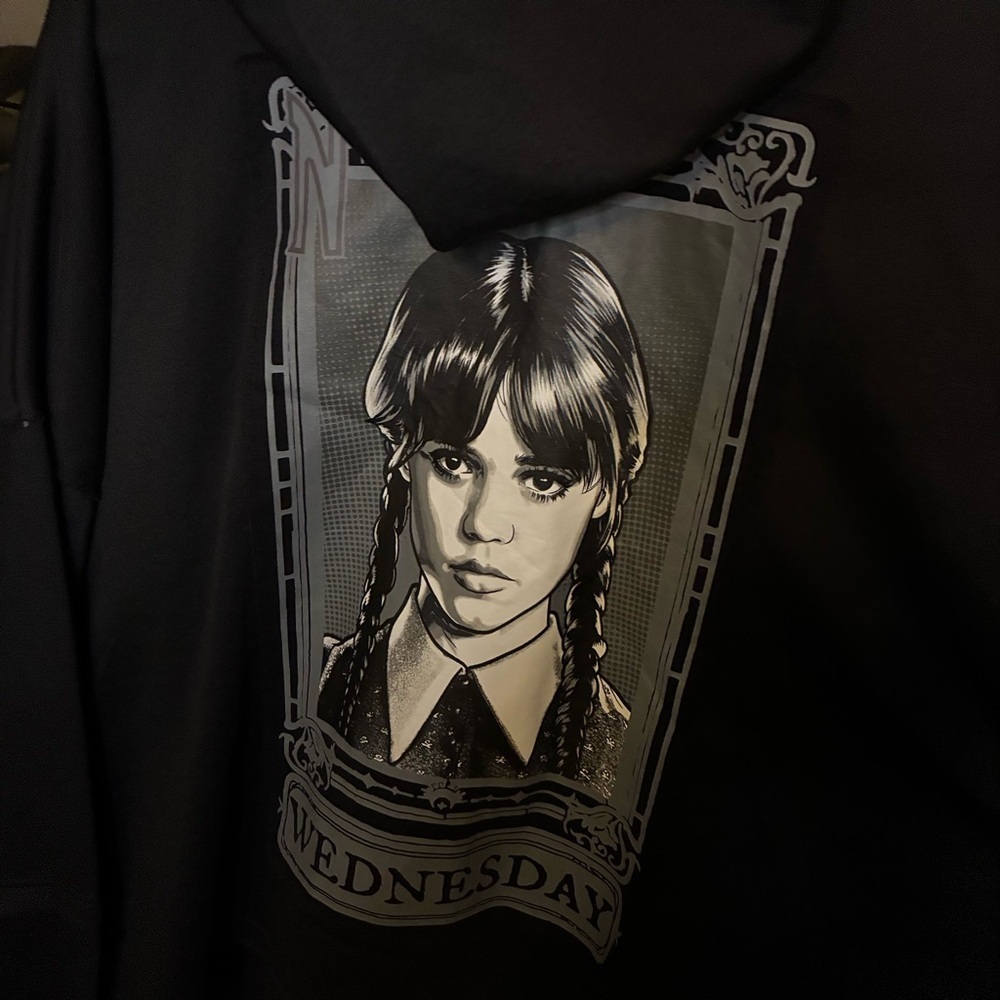NWT Wednesday Addams Split Window Hoodie 2X 🖤 Netflix Hot Topic